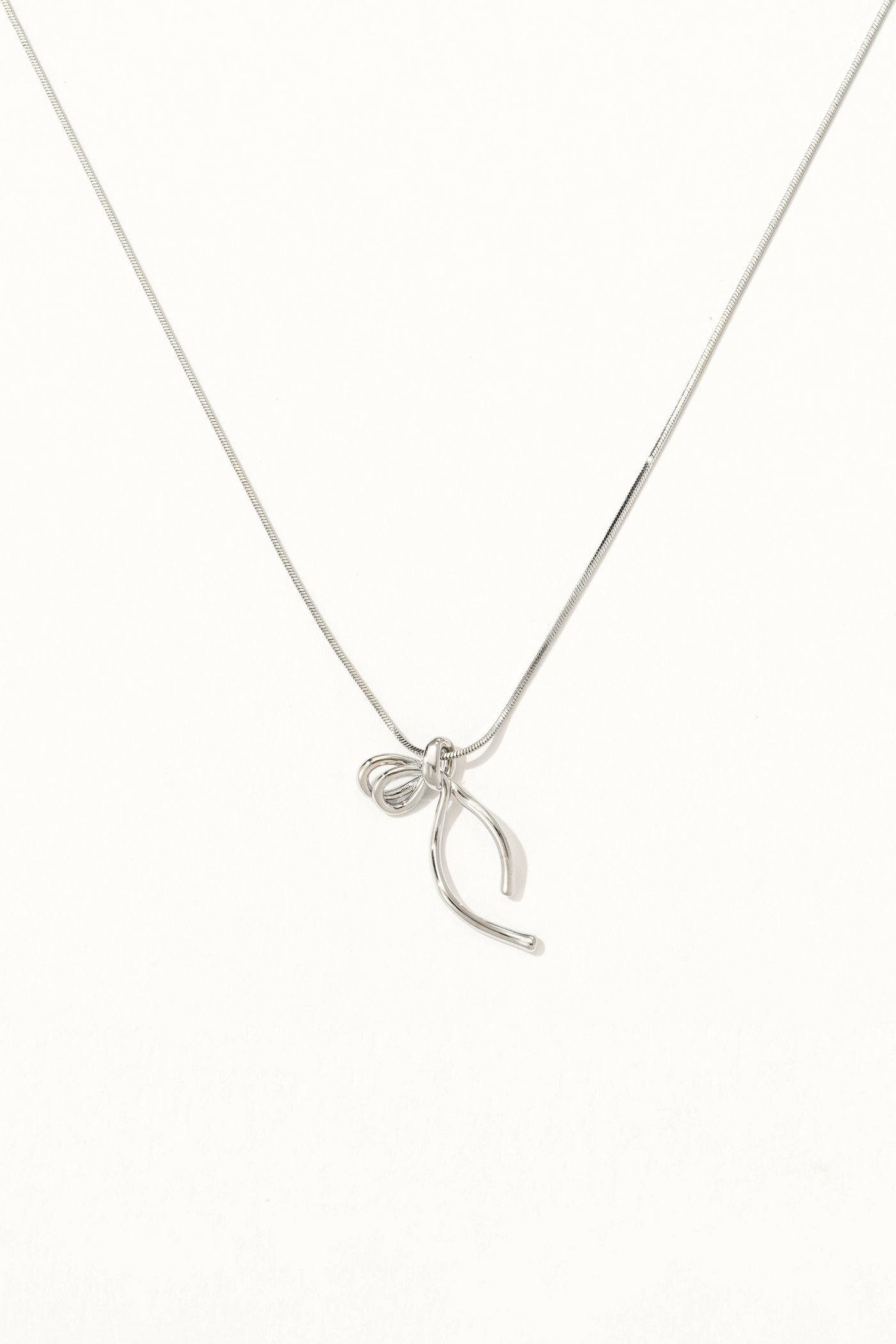 Étoile Bow Necklace