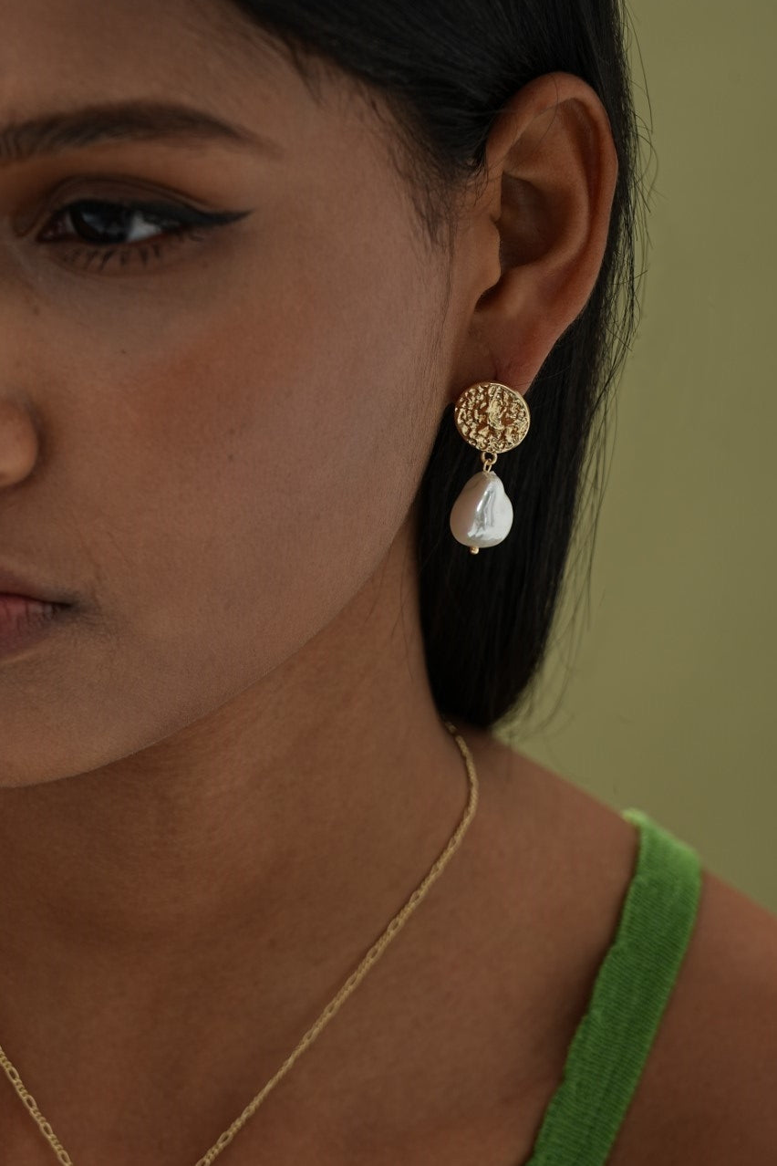 Pearl Radiance 14K Gold Earring