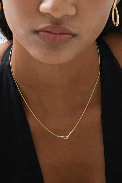 Elara Geometric Line Necklace