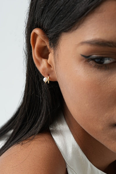 Ines Pearl Stud Earrings