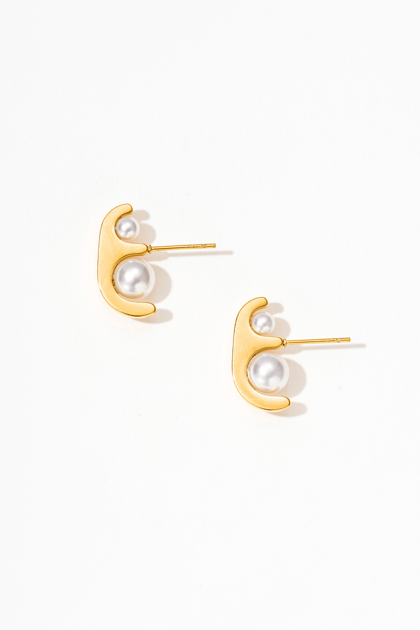 Zel 18k Gold Stud Earrings