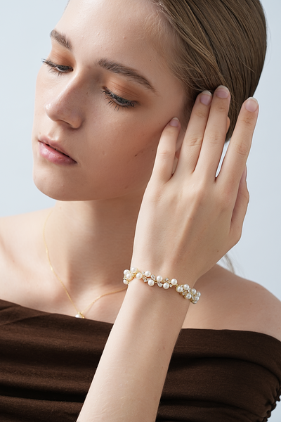 Glistening Pearl Bracelet Gold