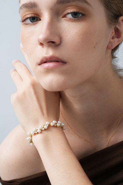 Glistening Pearl Bracelet Gold